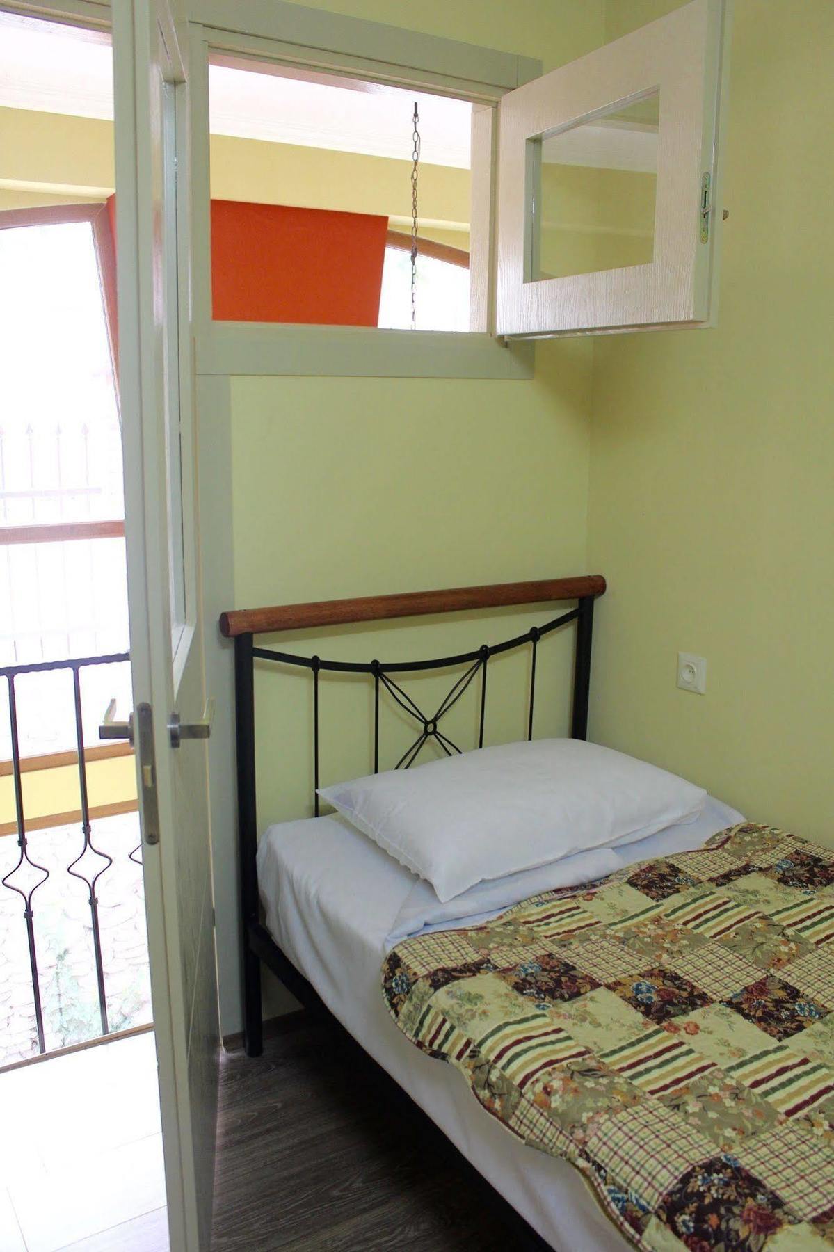 Red Fox Guesthouse Tiflis Dış mekan fotoğraf